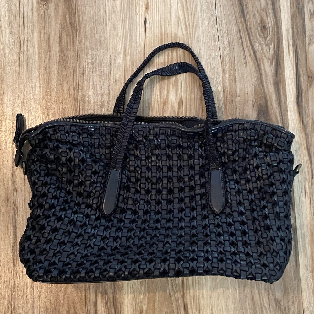 PLATANIA WOVEN GENUINE SUPPLE SOFT CLASSY ITALIAN LEATHER SHOULDER BAG BLACK EUC